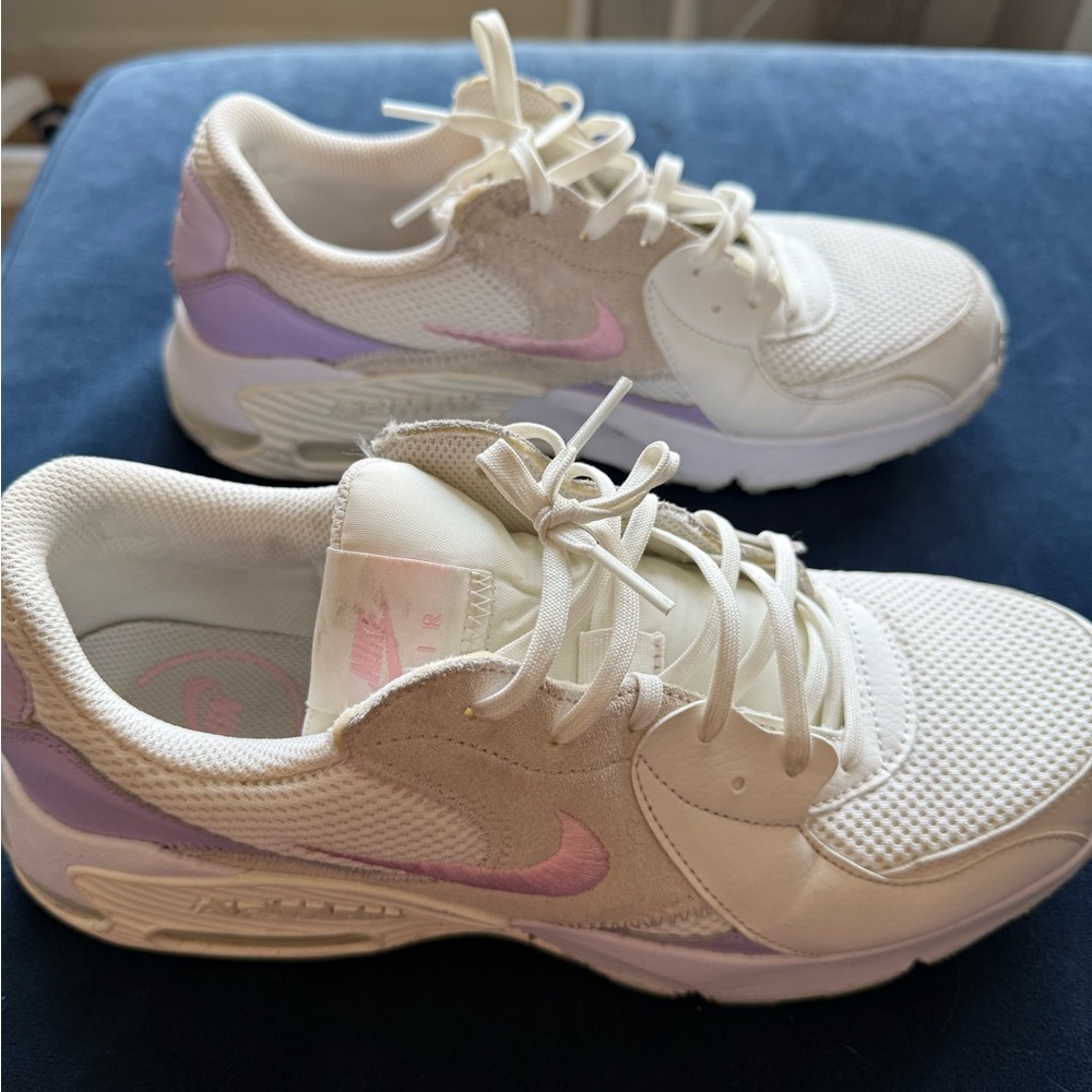 Nike Women's AirMax White and Purple Sneakers- Worn <5x
